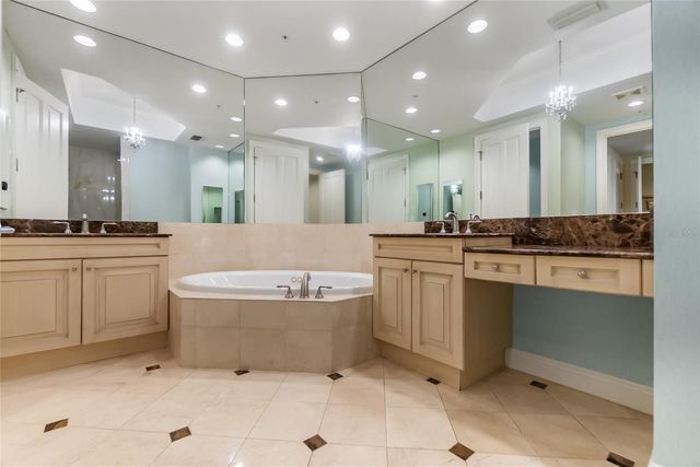 1300 BENJAMIN FRANKLIN DRIVE 305, Sarasota, FL 34236