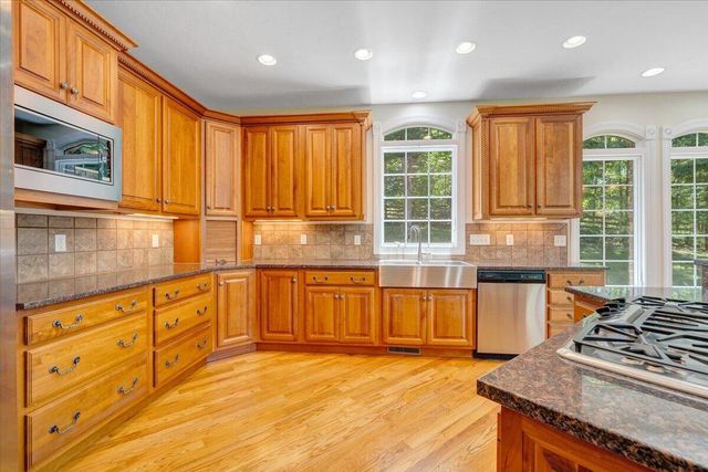 7275 Starlight LN, Boones Mill, VA 24065