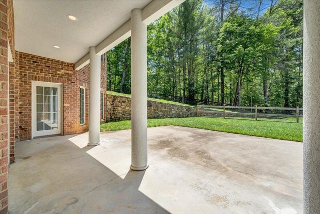 7275 Starlight LN, Boones Mill, VA 24065