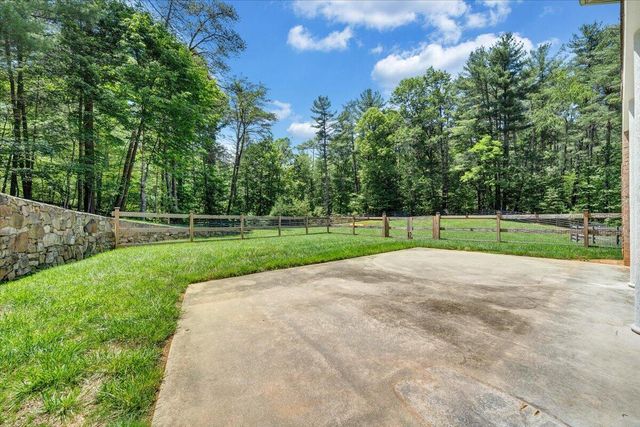 7275 Starlight LN, Boones Mill, VA 24065