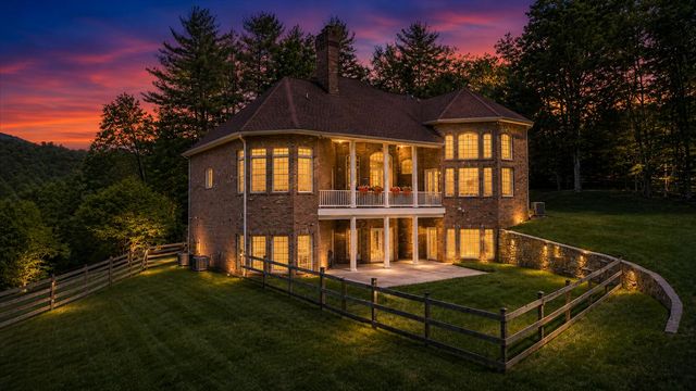 7275 Starlight LN, Boones Mill, VA 24065