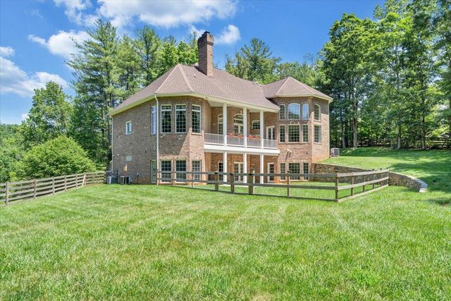 7275 Starlight LN, Boones Mill, VA 24065