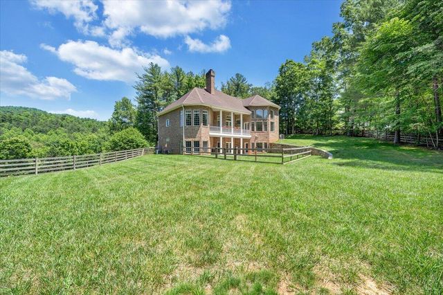 7275 Starlight LN, Boones Mill, VA 24065