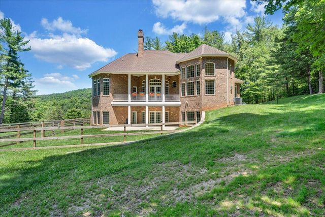 7275 Starlight LN, Boones Mill, VA 24065