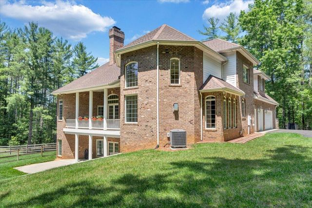 7275 Starlight LN, Boones Mill, VA 24065