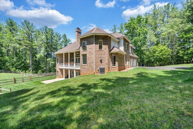 7275 Starlight LN, Boones Mill, VA 24065