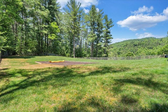 7275 Starlight LN, Boones Mill, VA 24065
