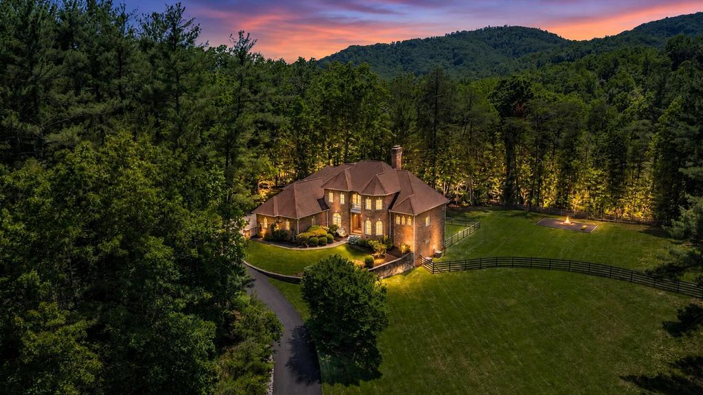 7275 Starlight LN, Boones Mill, VA 24065