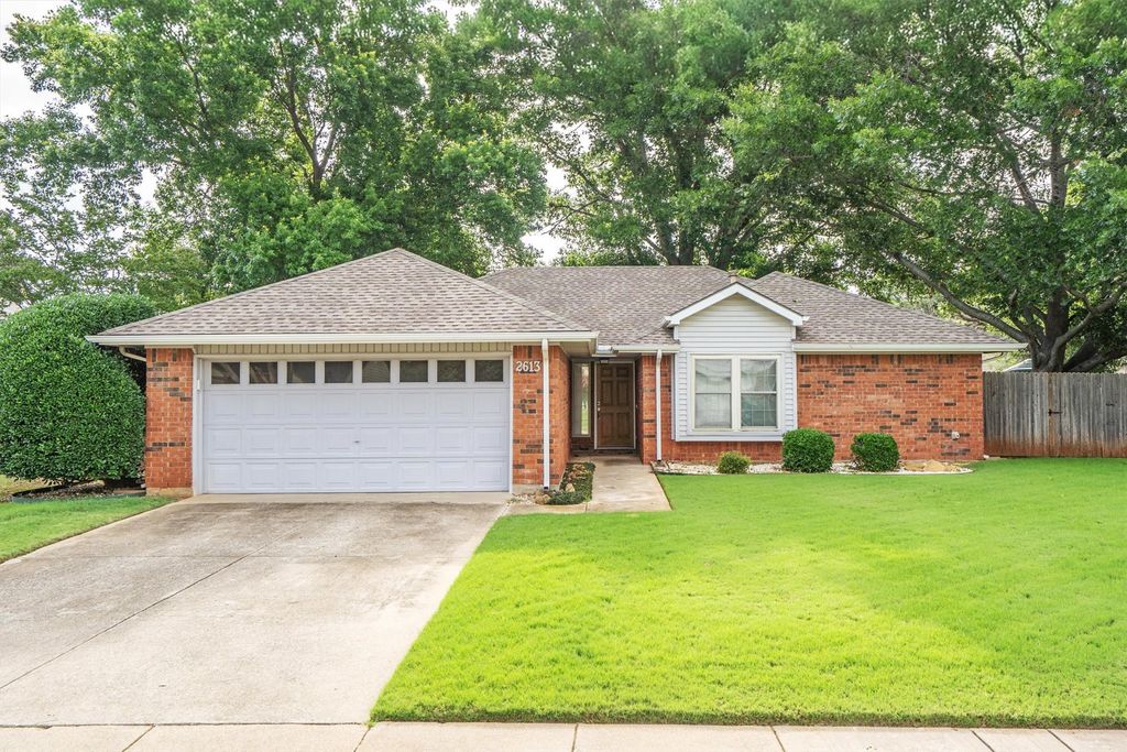 2613 Forestview Drive, Corinth, TX 76210