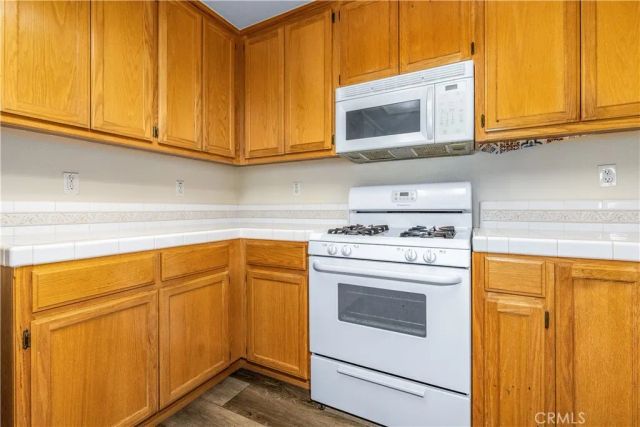 827 Marlbank, Paso Robles, CA 93446