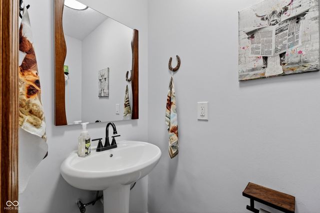 2594 E Traction Road, Crawfordsville, IN 47933