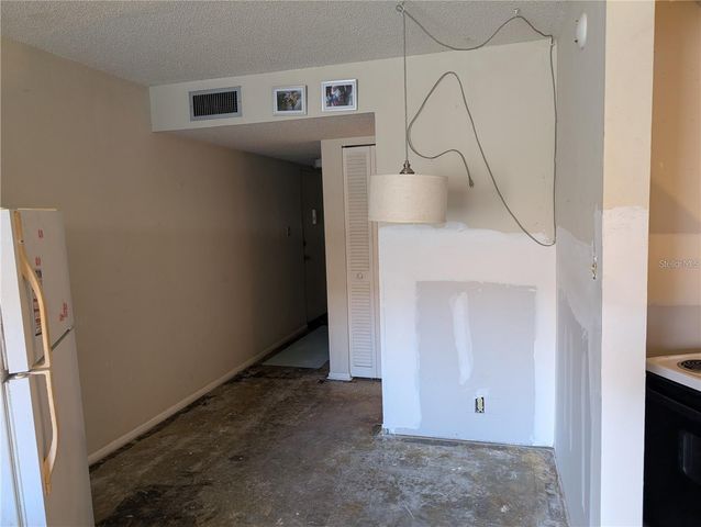 2763 WOODGATE LANE 201, Sarasota, FL 34231