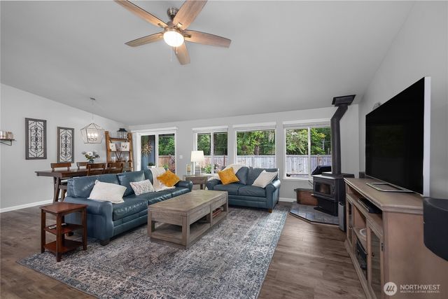6424 75th Avenue NE, Olympia, WA 98516