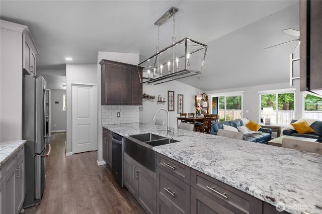 6424 75th Avenue NE, Olympia, WA 98516