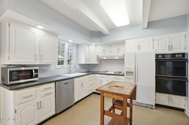 2523 Orchard Road, Ottawa Hills, OH 43606