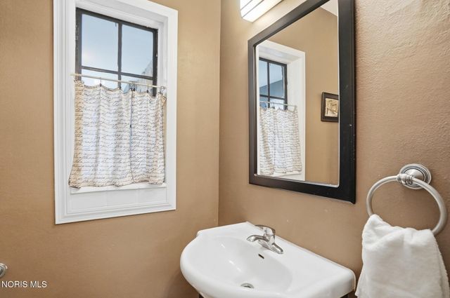 2523 Orchard Road, Ottawa Hills, OH 43606