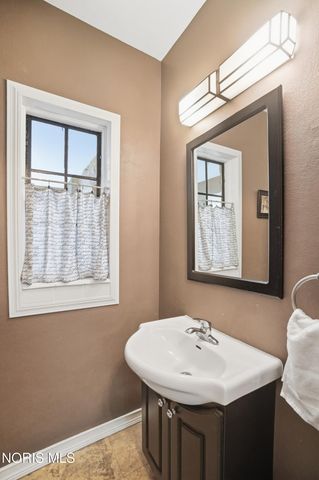 2523 Orchard Road, Ottawa Hills, OH 43606