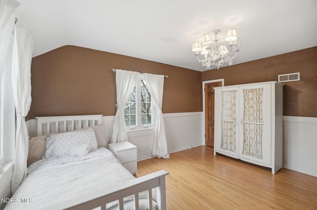 2523 Orchard Road, Ottawa Hills, OH 43606