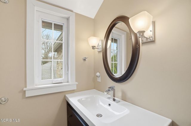 2523 Orchard Road, Ottawa Hills, OH 43606