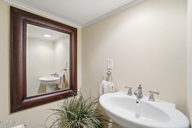 2523 Orchard Road, Ottawa Hills, OH 43606