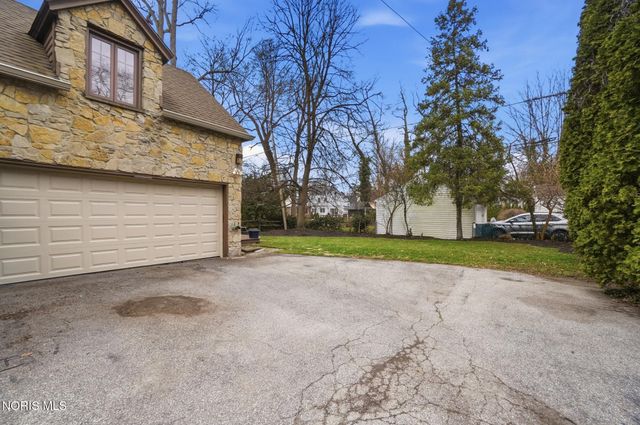 2523 Orchard Road, Ottawa Hills, OH 43606