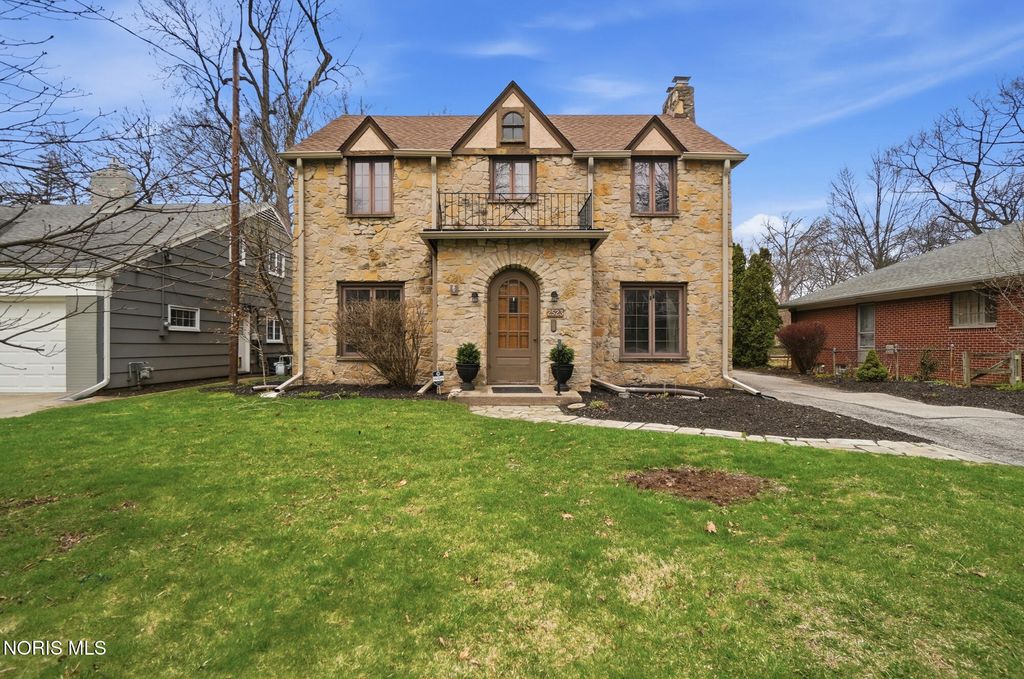 2523 Orchard Road, Ottawa Hills, OH 43606