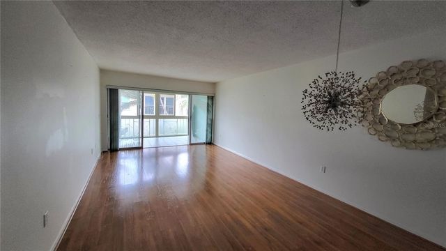 19029 US HIGHWAY 19 N 5-14, Clearwater, FL 33764