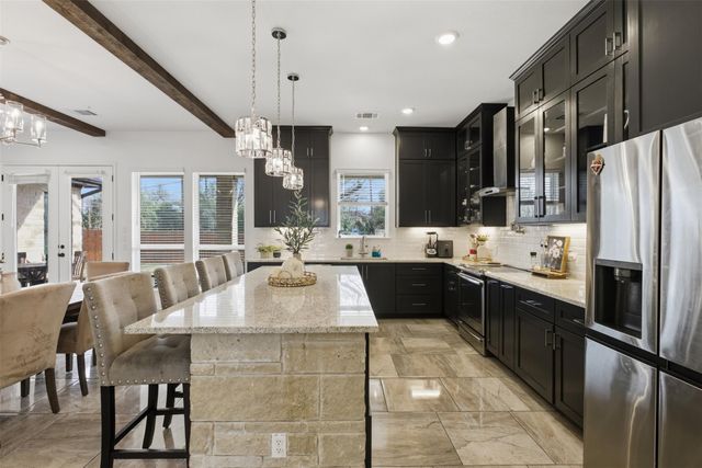 1905 S College ST, Georgetown, TX 78626