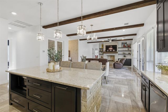 1905 S College ST, Georgetown, TX 78626