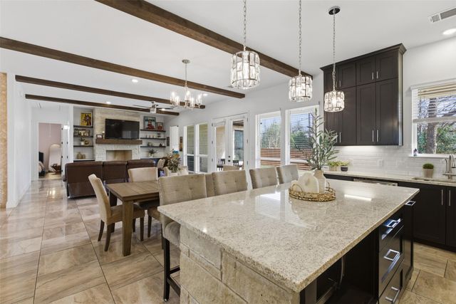 1905 S College ST, Georgetown, TX 78626