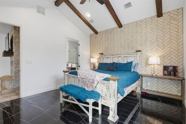 1905 S College ST, Georgetown, TX 78626