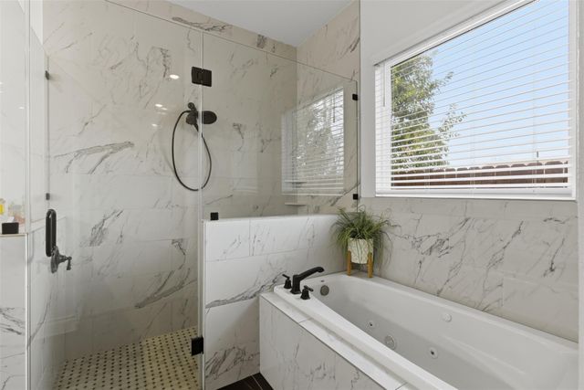 1905 S College ST, Georgetown, TX 78626