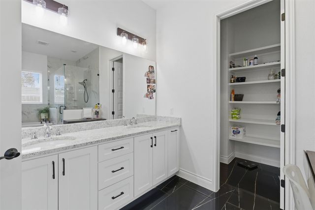 1905 S College ST, Georgetown, TX 78626