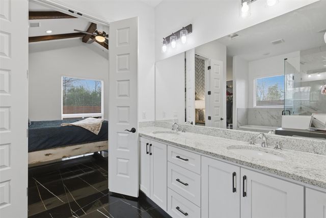 1905 S College ST, Georgetown, TX 78626