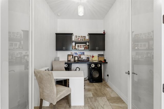 1905 S College ST, Georgetown, TX 78626