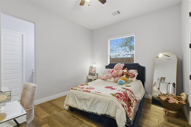 1905 S College ST, Georgetown, TX 78626