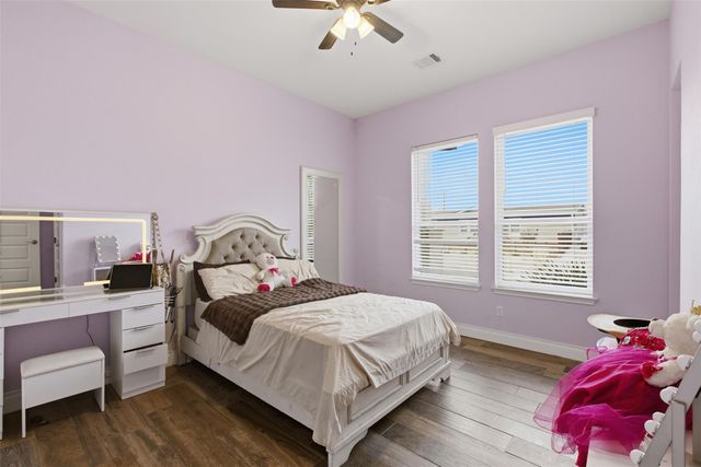 1905 S College ST, Georgetown, TX 78626