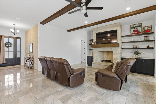 1905 S College ST, Georgetown, TX 78626