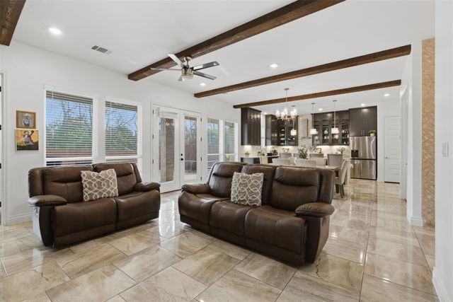 1905 S College ST, Georgetown, TX 78626