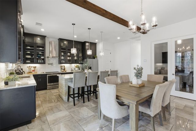 1905 S College ST, Georgetown, TX 78626