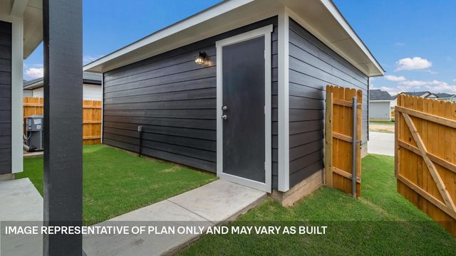 323 Santo Domingo RD, Bastrop, TX 78602