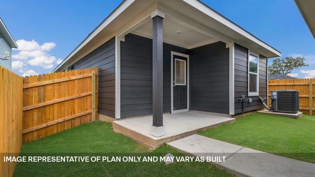 323 Santo Domingo RD, Bastrop, TX 78602