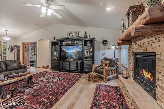 3953 N 19th ST, Coeur D'alene, ID 83815