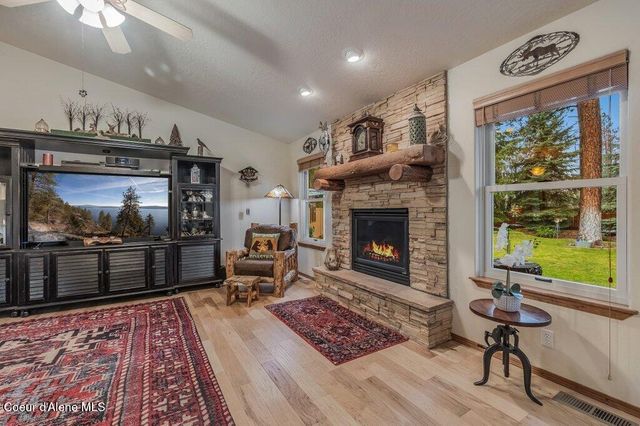 3953 N 19th ST, Coeur D'alene, ID 83815