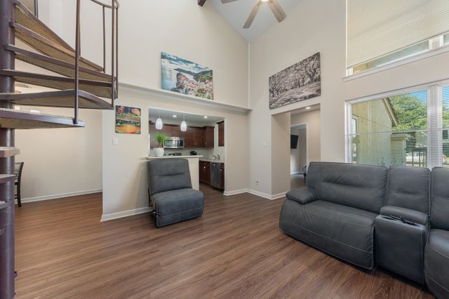 9440 Amberton Parkway, Dallas, TX 75243