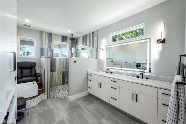 27088 Del LN, Bonita Springs, FL 34135