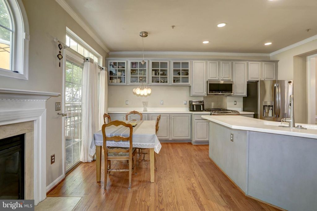 Image 11 of property listing at 11906 CASTLEGATE CT #45, Rockville, MD 20852