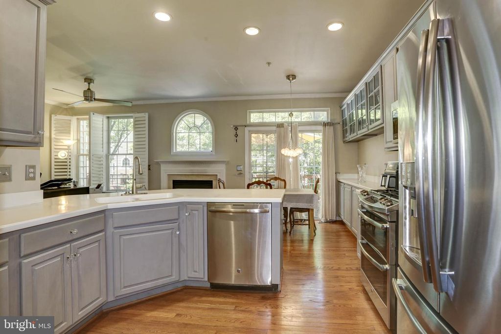 Image 13 of property listing at 11906 CASTLEGATE CT #45, Rockville, MD 20852