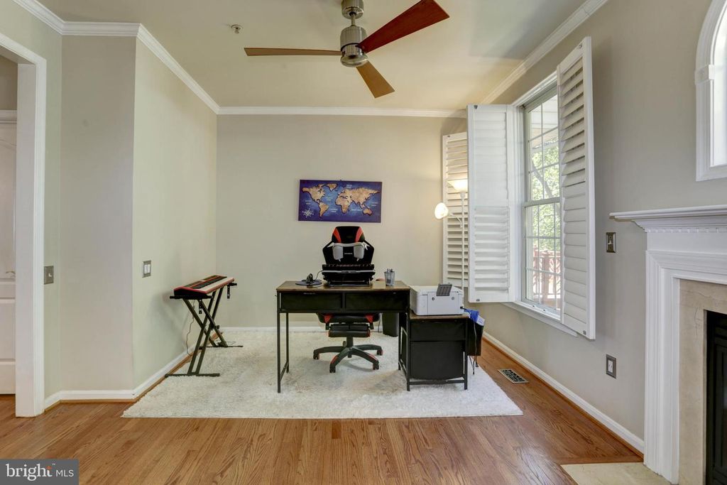 Image 14 of property listing at 11906 CASTLEGATE CT #45, Rockville, MD 20852