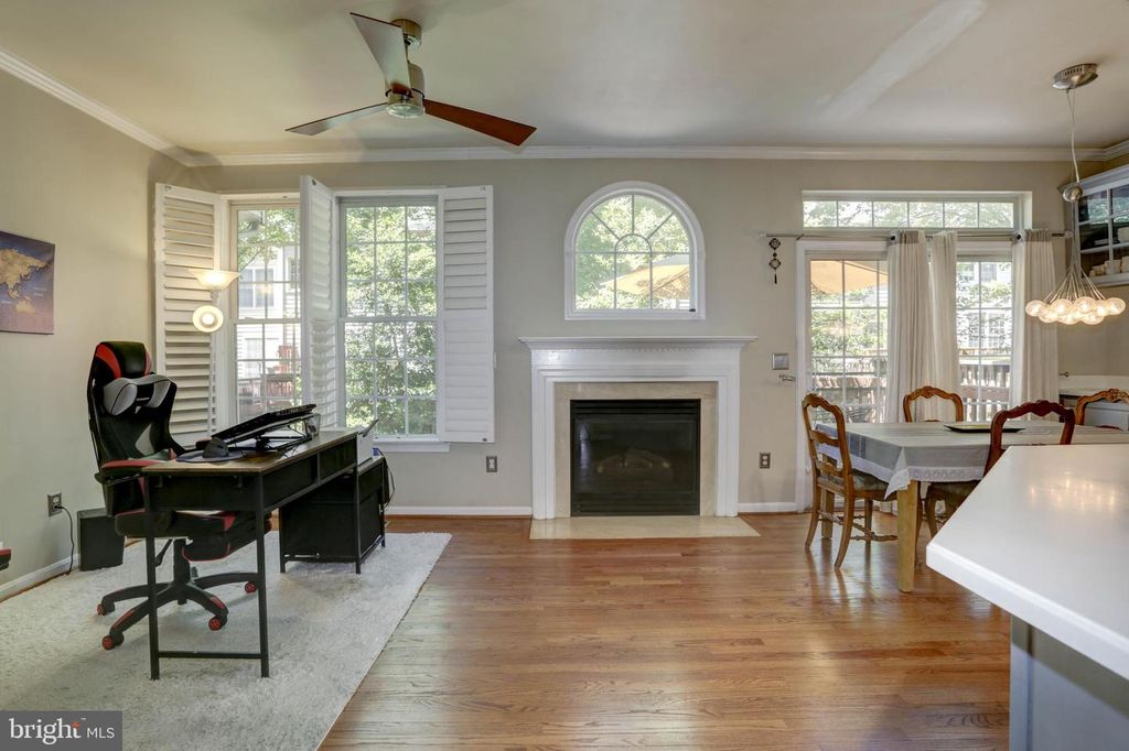 Image 16 of property listing at 11906 CASTLEGATE CT #45, Rockville, MD 20852